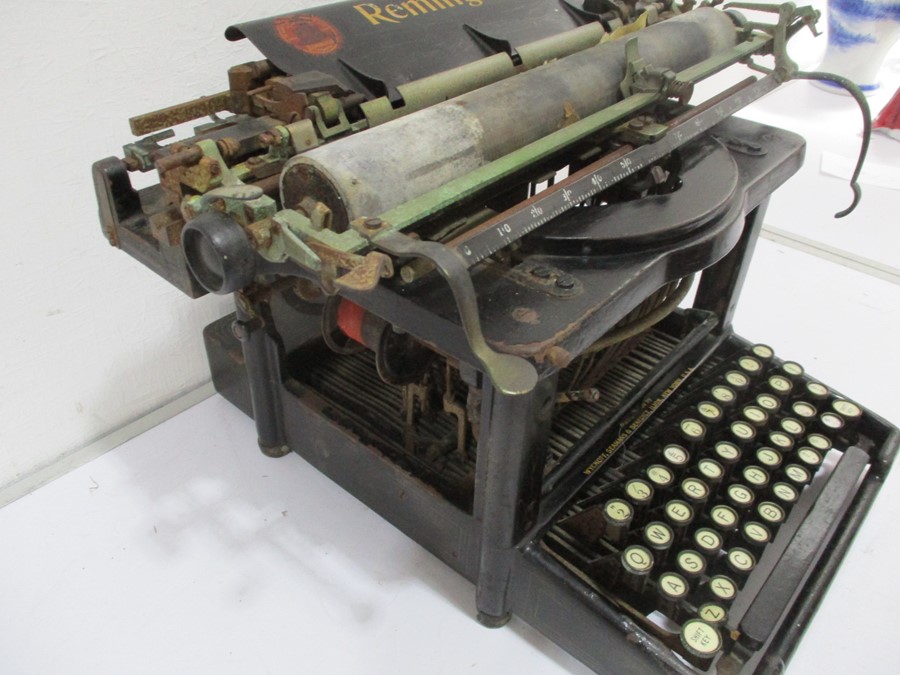 A vintage Remington typewriter - Image 3 of 5
