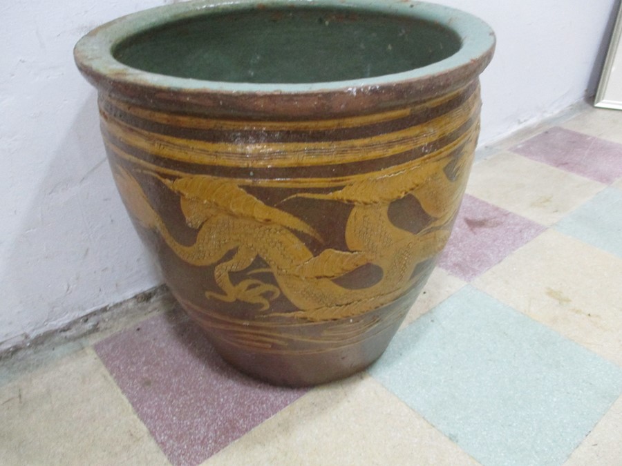 A large Chinese planter decorated with dragons, 49cm height - Image 3 of 6