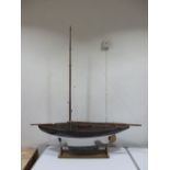 A large vintage pond yacht - 100cm Length