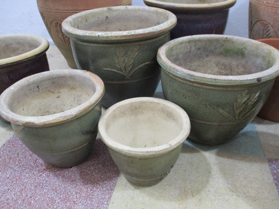 A collection of garden pots - Image 4 of 7