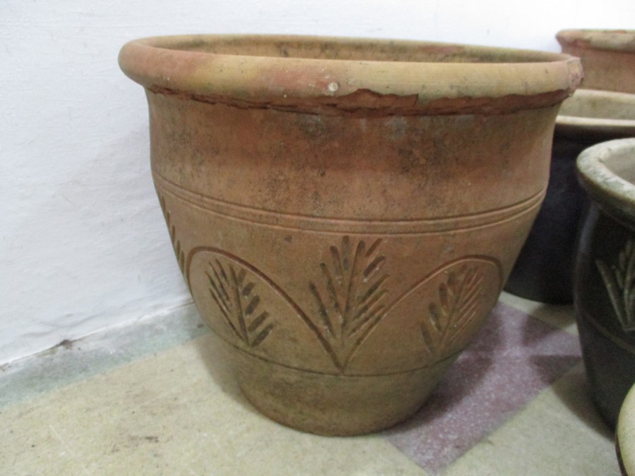 A collection of garden pots - Image 7 of 7