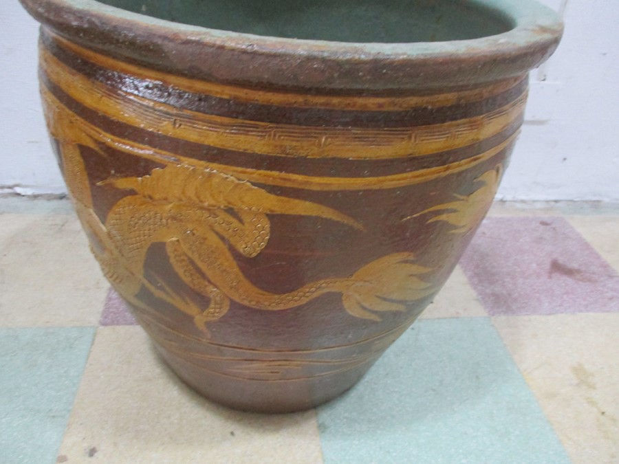 A large Chinese planter decorated with dragons, 49cm height - Image 4 of 6