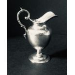 A small hallmarked silver cream jug, B'Ham 1899