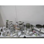 A collection of vintage kitchenalia