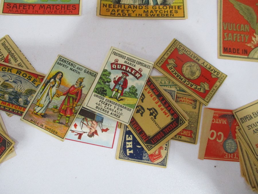 A collection of cigarette "silks" along with vintage decorative matchbox covers - Image 20 of 21