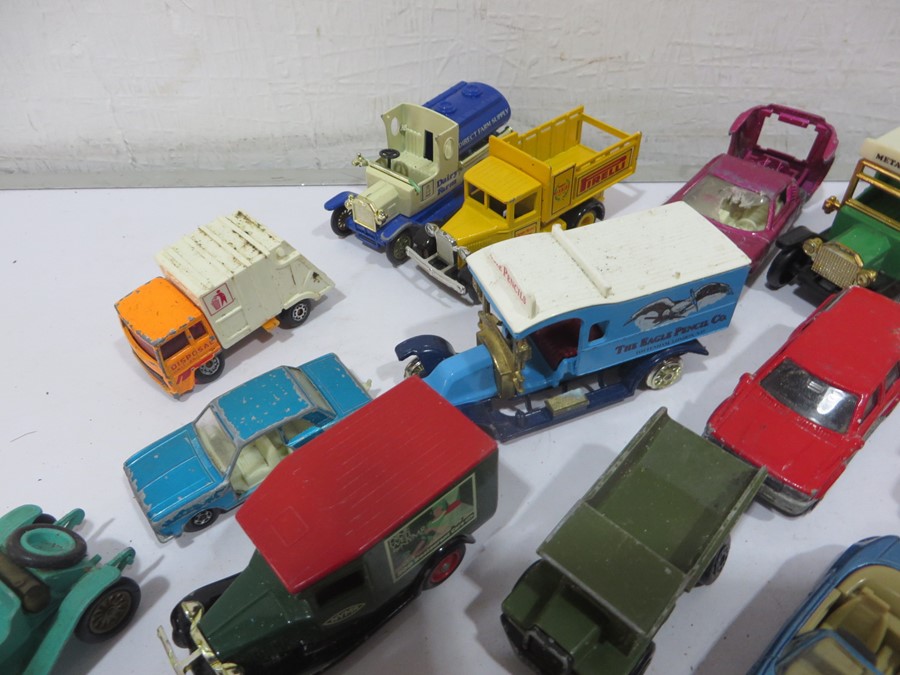 A collection of various diecast vehicles including Corgi, Tonka etc - Image 6 of 32