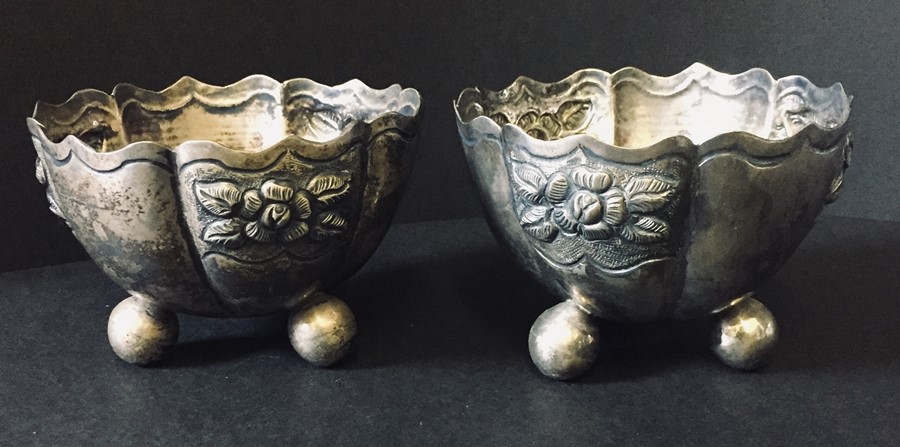 A pair of Sterling silver bowls. Weight 239.7g