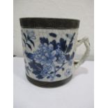 A Chinese blue and white tankard with crackle glaze, approx 11.5cm height