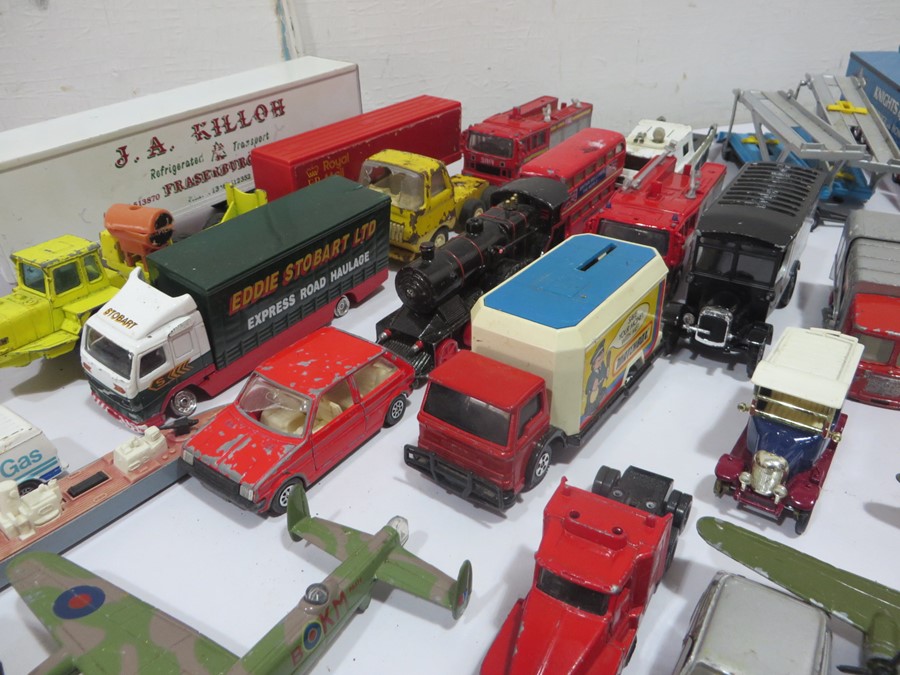 A collection of various diecast vehicles including Corgi, Tonka etc - Image 23 of 32