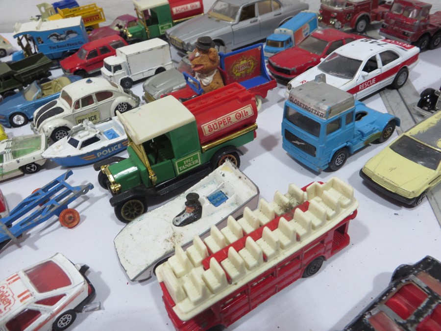 A collection of various diecast vehicles including Corgi, Tonka etc - Image 13 of 32