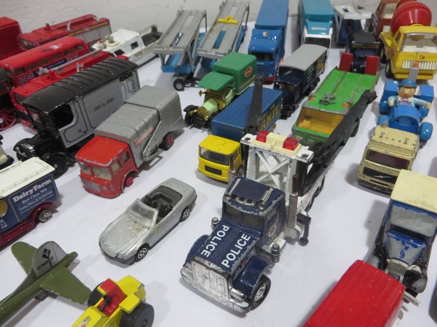 A collection of various diecast vehicles including Corgi, Tonka etc - Image 25 of 32