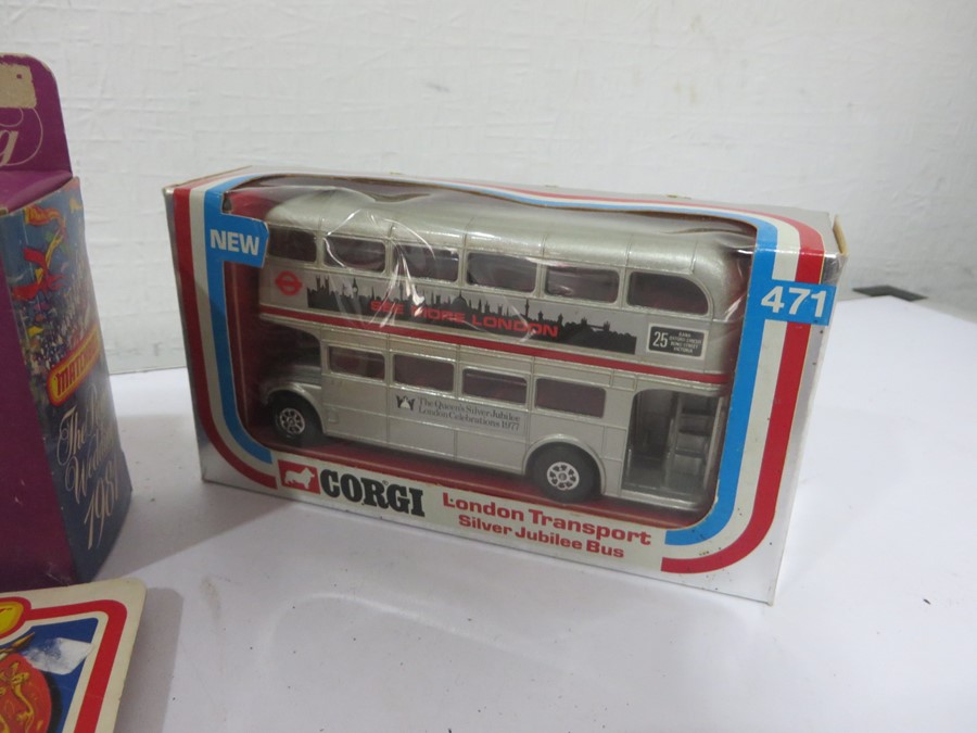 A collection of 8 boxed diecast buses including Dinky, Corgi and Matchbox - Image 5 of 7