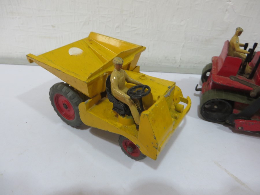 A collection of dinky toys and supertoys including Heavy Tractor, Blaw Knox Bulldozer, Muir-Hill - Image 6 of 15