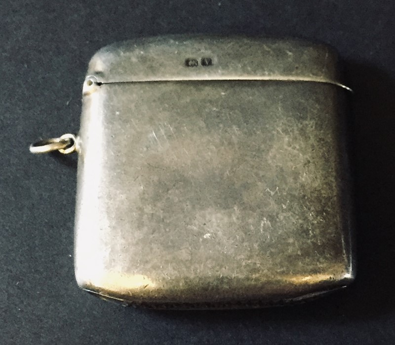 A hallmarked silver vesta along with a silver caddy spoon and silver sovereign case. - Image 5 of 5