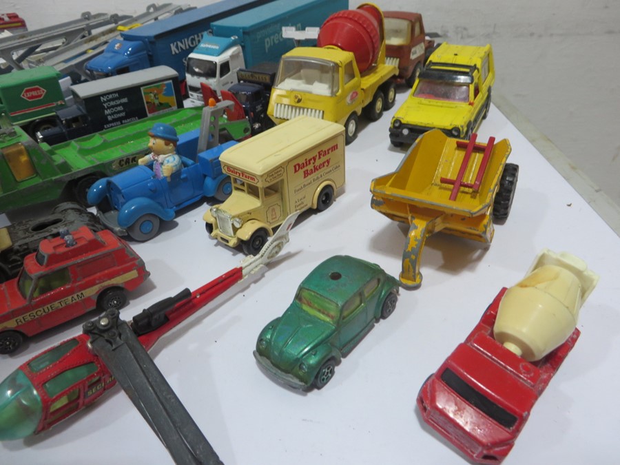 A collection of various diecast vehicles including Corgi, Tonka etc - Image 31 of 32