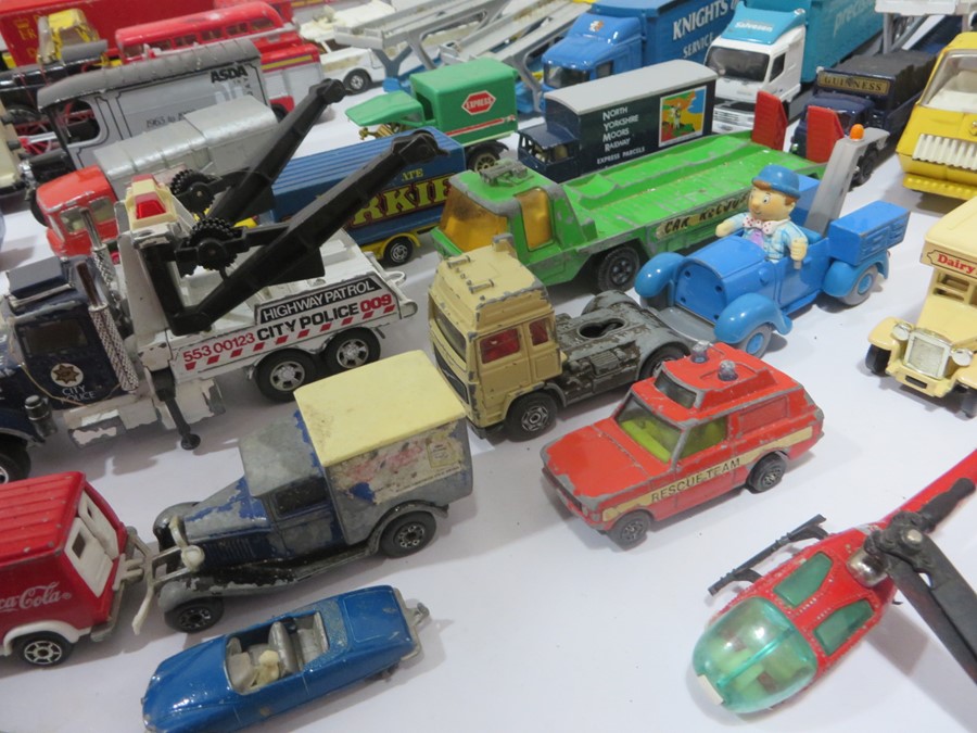 A collection of various diecast vehicles including Corgi, Tonka etc - Image 32 of 32