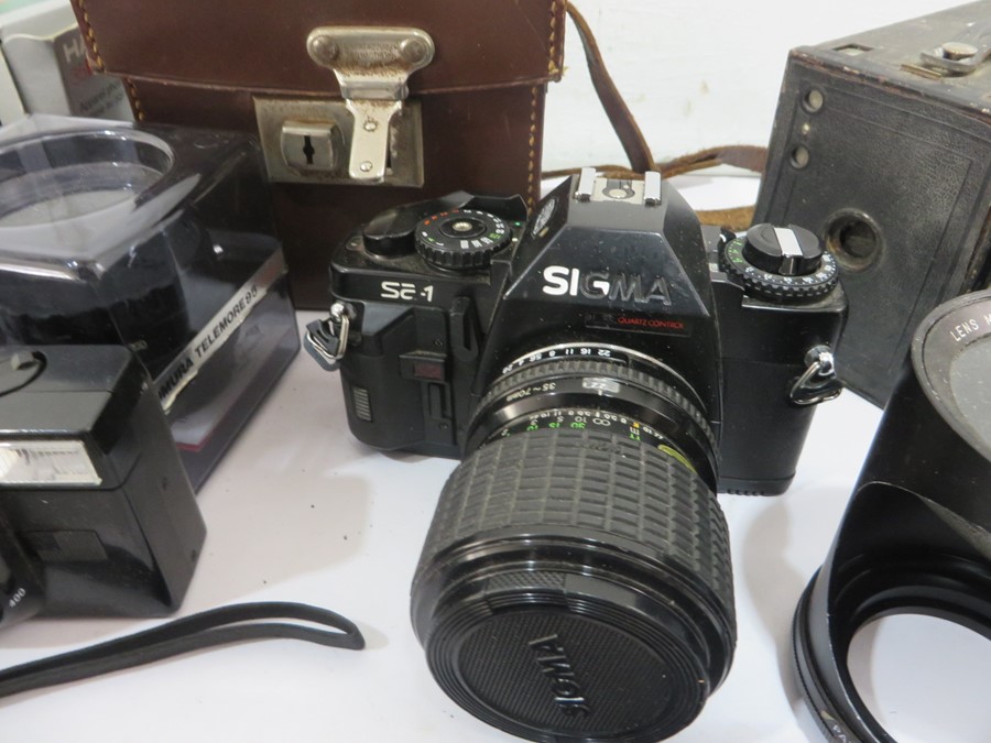 A collection of various cameras, lenses etc including Kodak, Canon, Rollei, Brownie, Sigma - Image 6 of 13