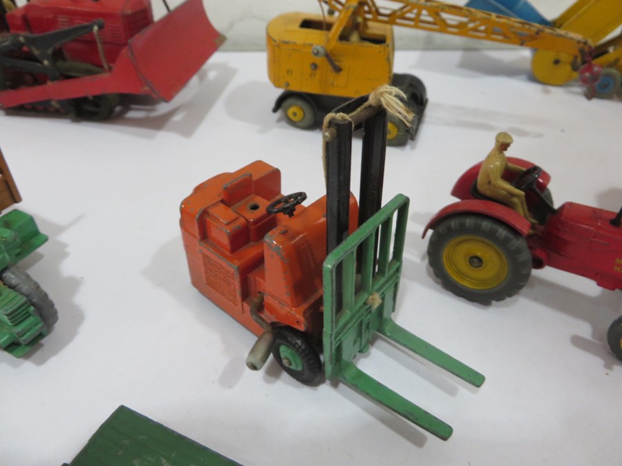 A collection of dinky toys and supertoys including Heavy Tractor, Blaw Knox Bulldozer, Muir-Hill - Image 9 of 15