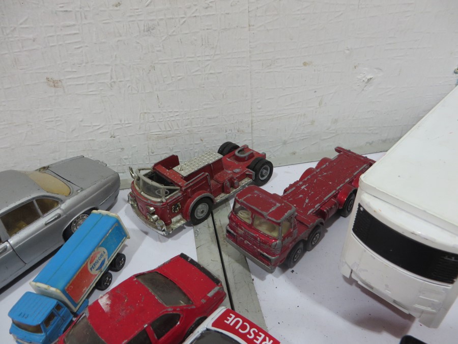 A collection of various diecast vehicles including Corgi, Tonka etc - Image 16 of 32