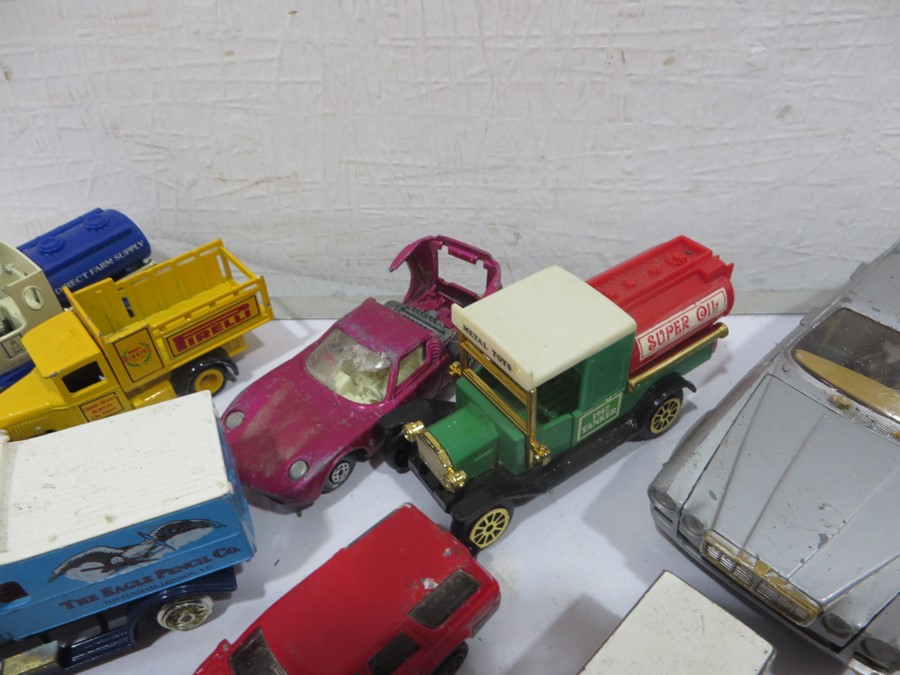 A collection of various diecast vehicles including Corgi, Tonka etc - Image 7 of 32