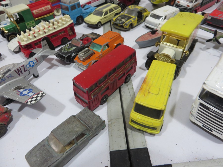 A collection of various diecast vehicles including Corgi, Tonka etc - Image 18 of 32