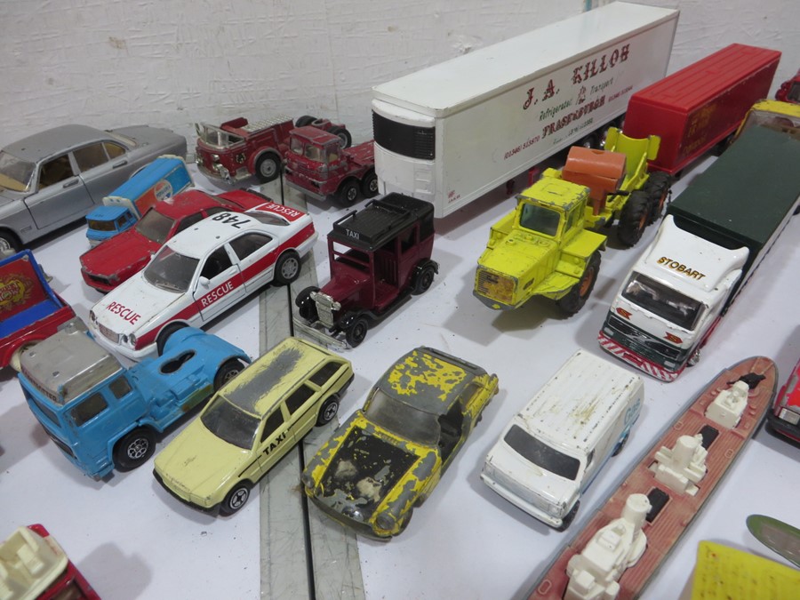 A collection of various diecast vehicles including Corgi, Tonka etc - Image 17 of 32