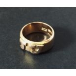 An 18ct gold wedding band. Total weight 10.9g