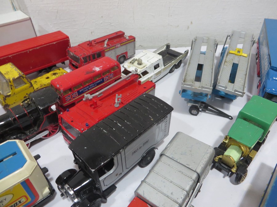 A collection of various diecast vehicles including Corgi, Tonka etc - Image 26 of 32