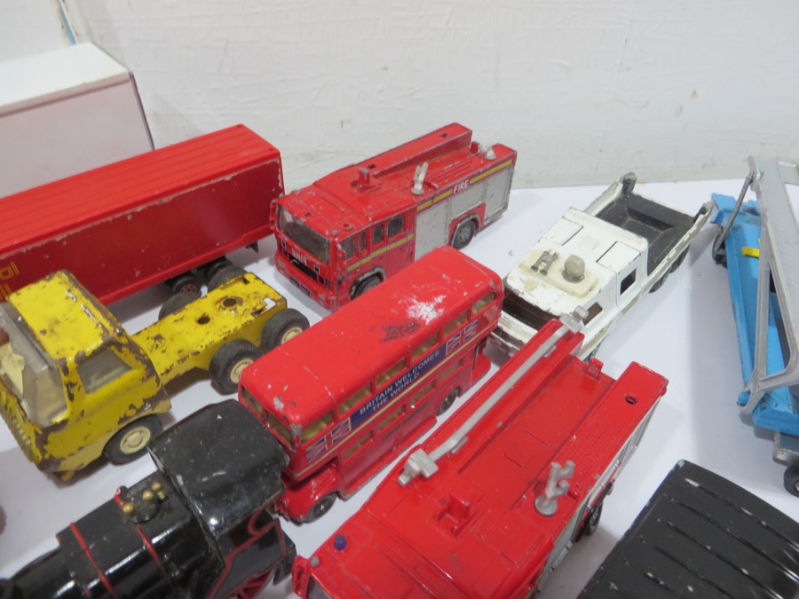 A collection of various diecast vehicles including Corgi, Tonka etc - Image 27 of 32