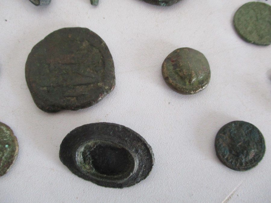 A collection of Roman brooches and coins - Image 4 of 10