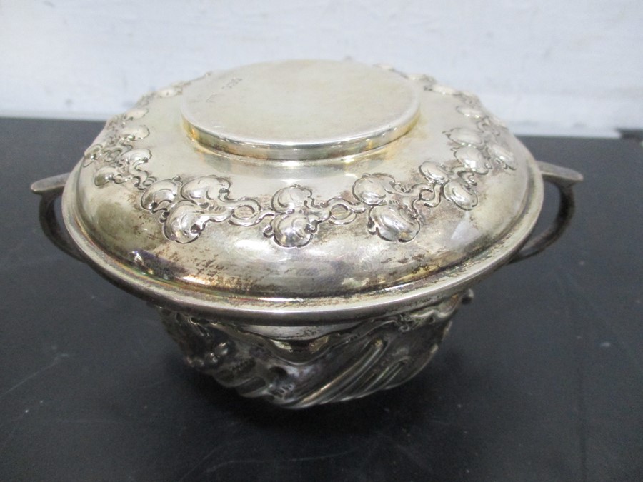 A Thomas Levesley two handled silver porringer with dual purpose lid/saucer, London 1896