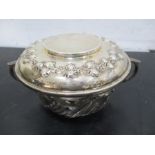 A Thomas Levesley two handled silver porringer with dual purpose lid/saucer, London 1896