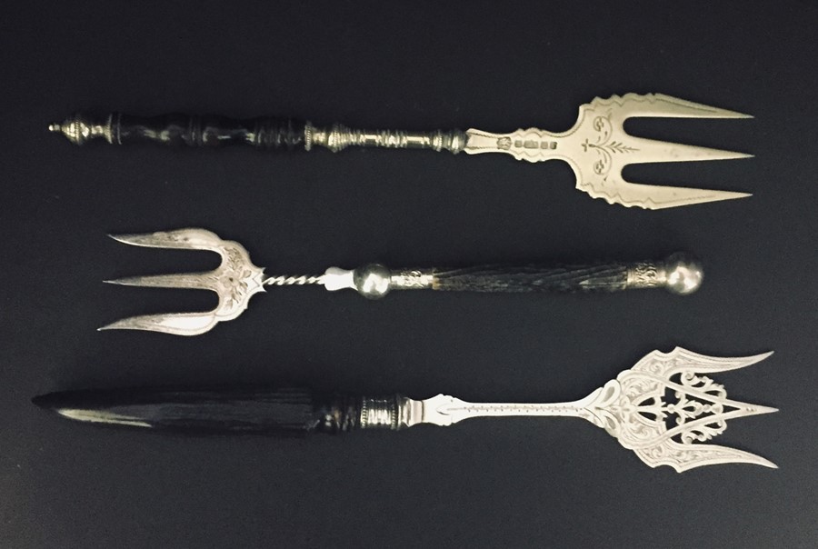 Three horn handled muffin forks - Image 3 of 5