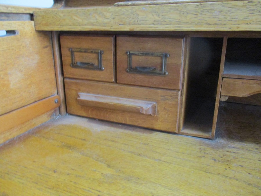 An oak roll top desk - Image 6 of 11