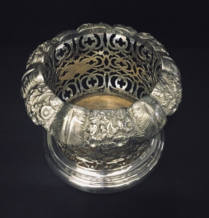 An ornate pair of silver plated wine coasters - Roberts & Slater, Birmingham, Circa 1850 - Image 2 of 5