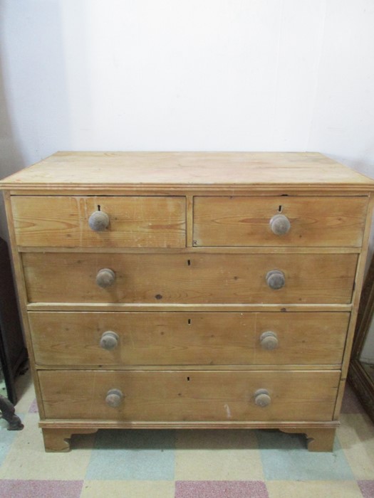 A Georgian pine chest of five drawers - Image 2 of 8