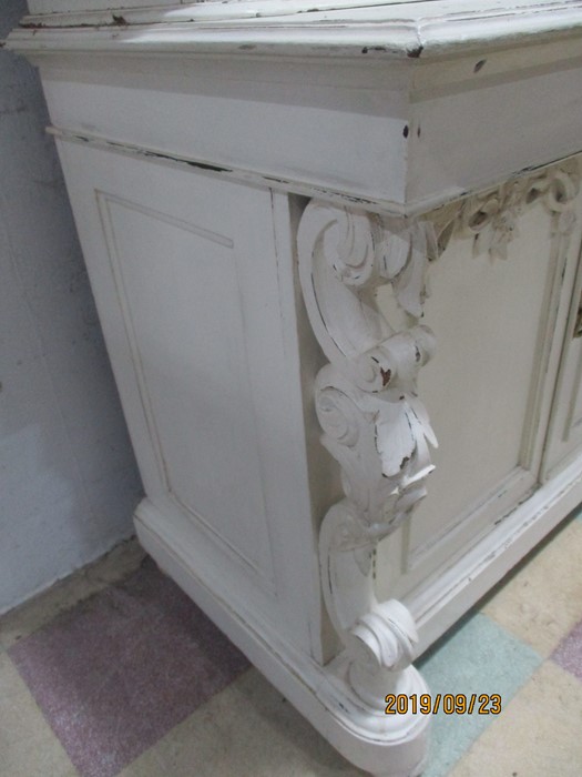 A French painted display cabinet with cupboard under - Image 6 of 10