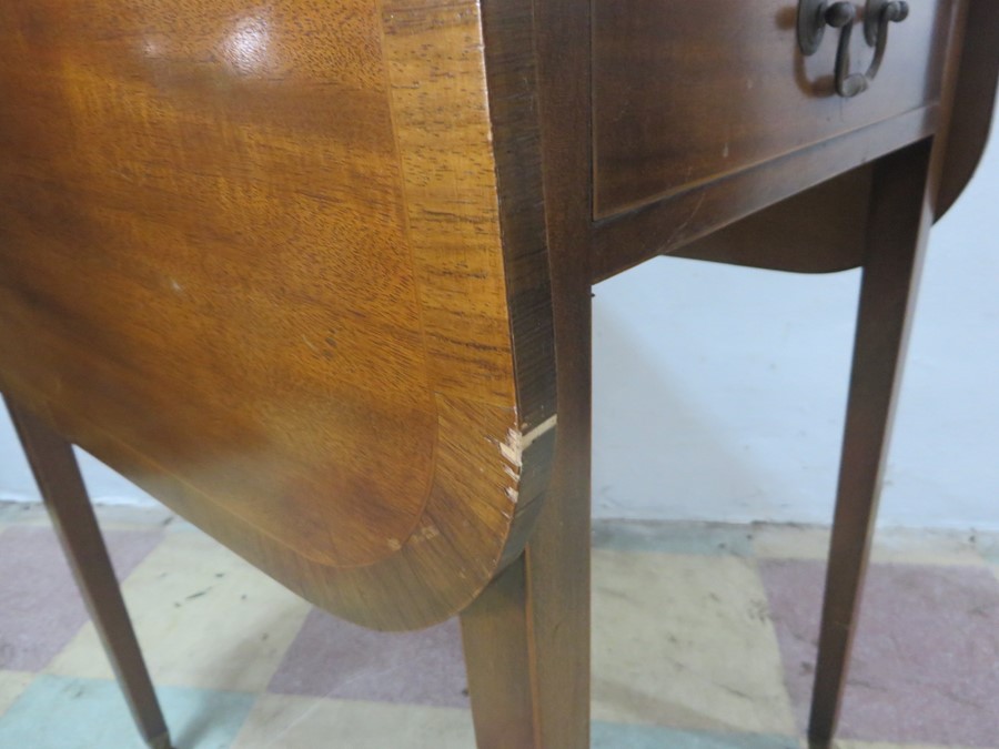 A Victorian inlaid drop leaf table - Image 4 of 9