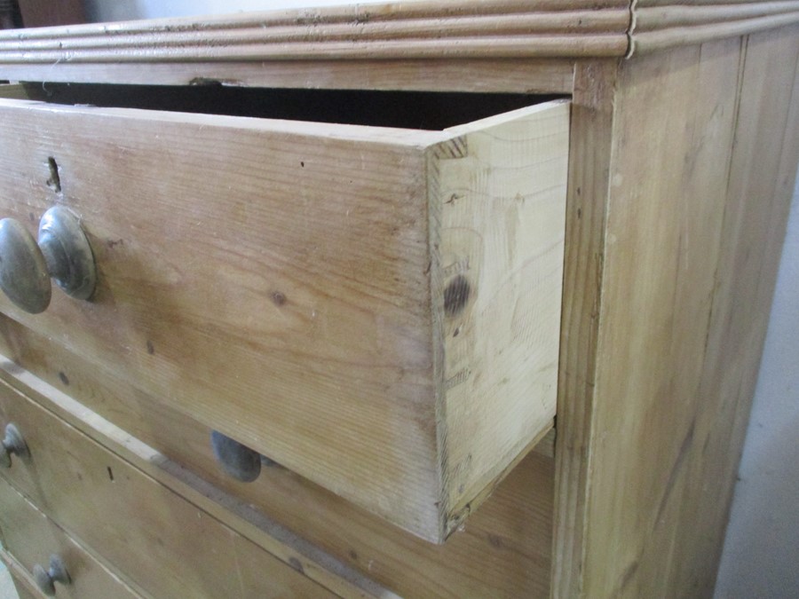 A Georgian pine chest of five drawers - Image 6 of 8