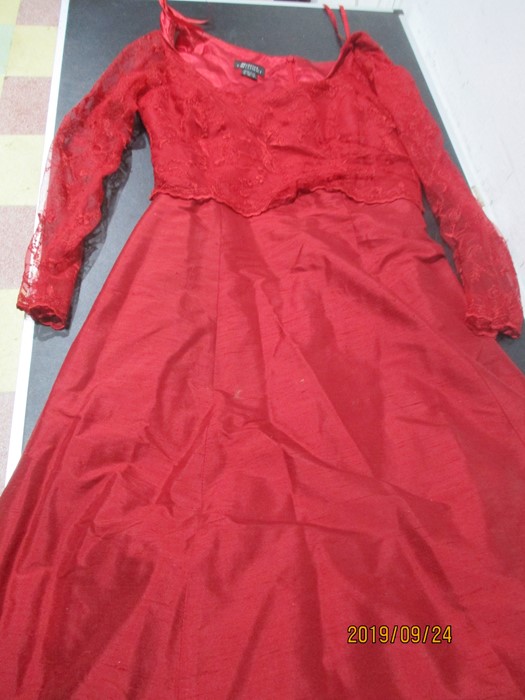 A quantity of vintage ladies dresses in case- some hand made - Image 13 of 21