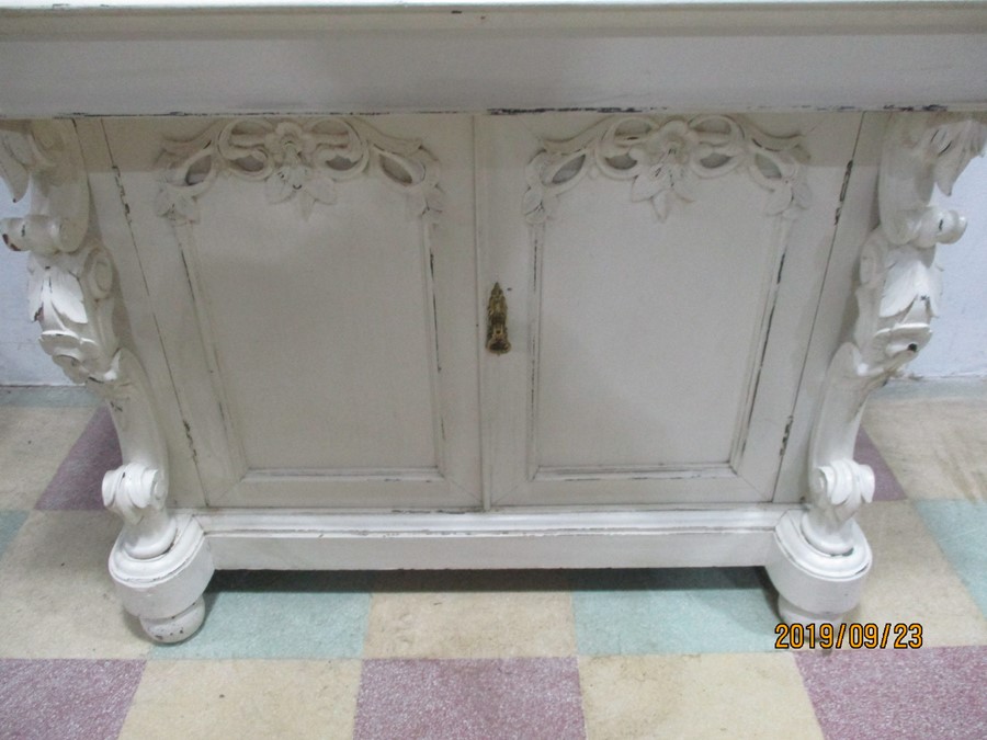 A French painted display cabinet with cupboard under - Image 7 of 10