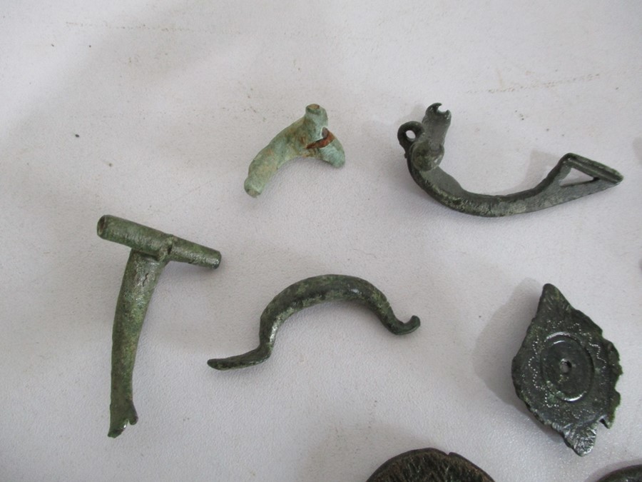 A collection of Roman brooches and coins - Image 9 of 10