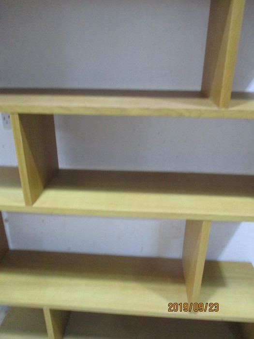 A modern oak set of shelves - Image 6 of 6