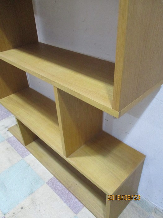 A modern oak set of shelves - Image 5 of 6