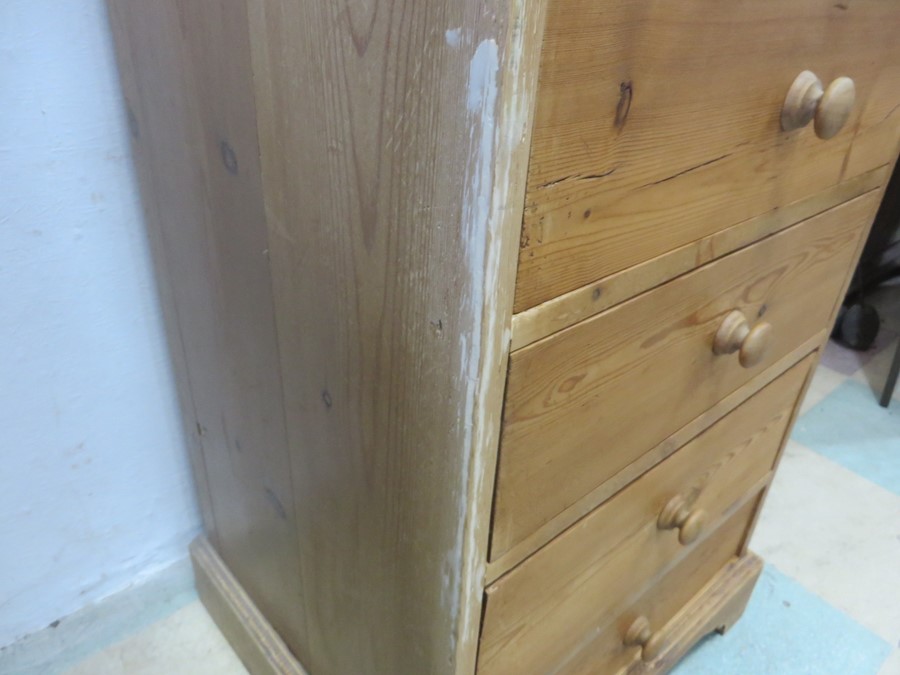 A narrow pine chest of seven drawers - Image 5 of 6