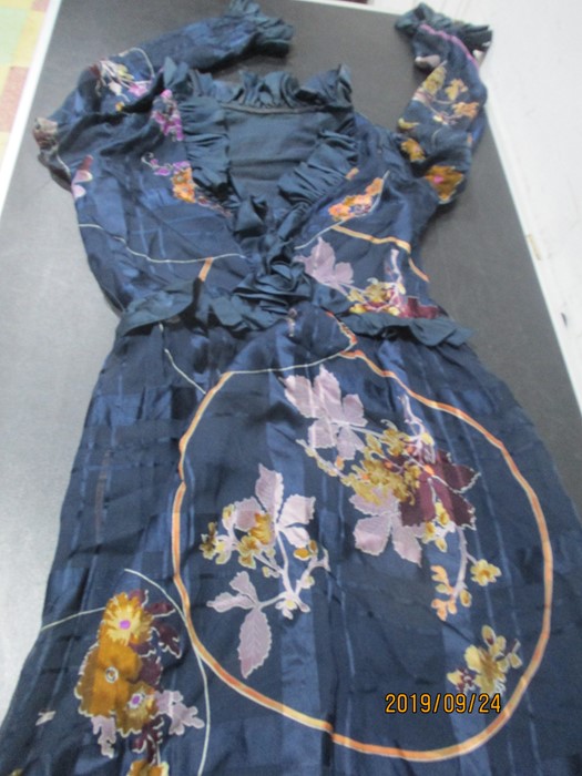 A quantity of vintage ladies dresses in case- some hand made - Image 18 of 21
