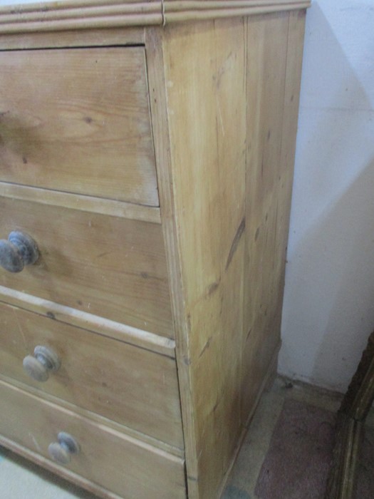 A Georgian pine chest of five drawers - Image 5 of 8