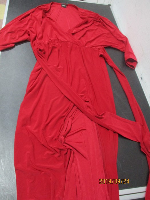 A quantity of vintage ladies dresses in case- some hand made - Image 19 of 21