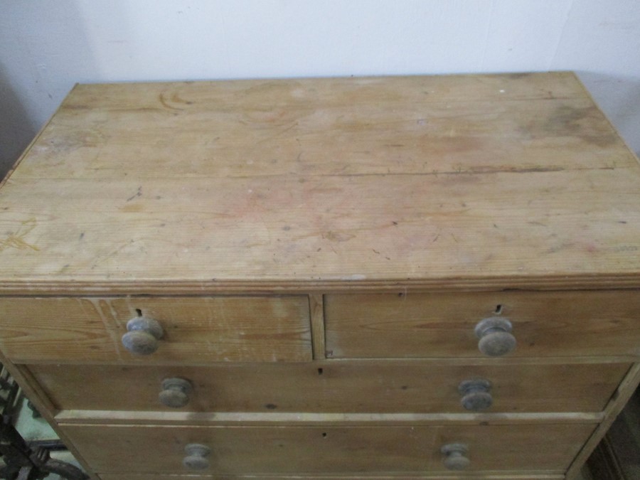 A Georgian pine chest of five drawers - Image 3 of 8