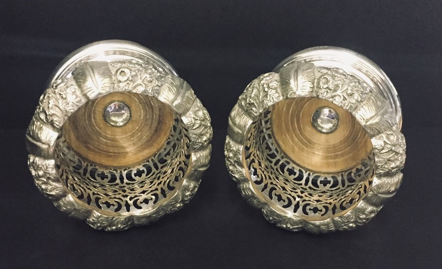 An ornate pair of silver plated wine coasters - Roberts & Slater, Birmingham, Circa 1850 - Image 4 of 5